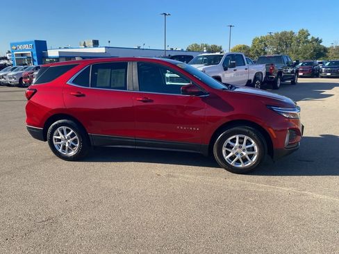 Used 2022 Chevrolet Equinox LT image 2