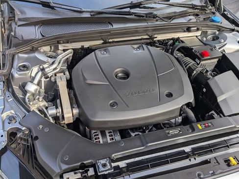 Used 2021 Volvo S60 T6 Momentum image 31