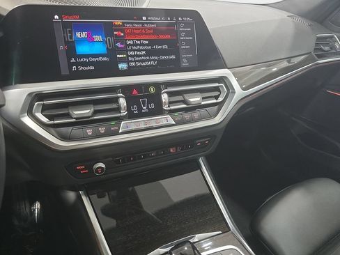 Used 2022 BMW 330i Sedan w/ M Sport Package RWD image 15