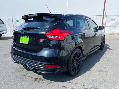 Used 2016 Ford Focus ST FWD image 4