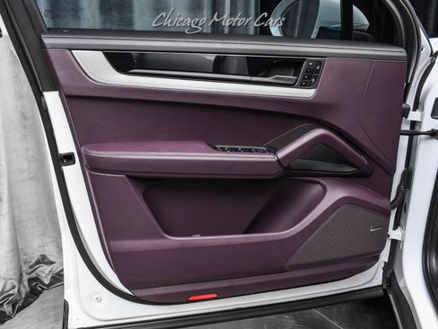 Used 2025 Porsche Cayenne image 30