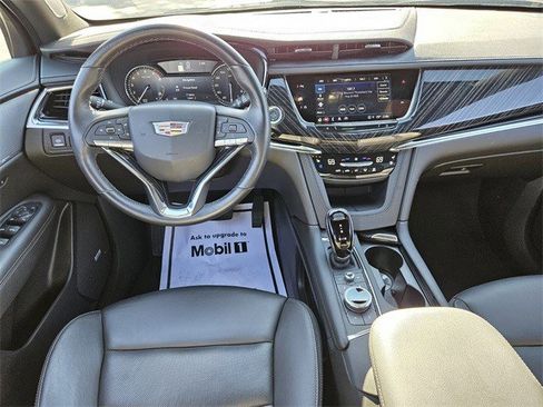 Certified 2025 Cadillac XT6 Premium Luxury image 6