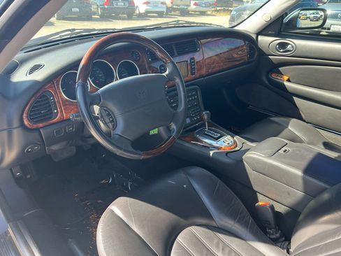 Used 2006 Jaguar XK8 Coupe image 15