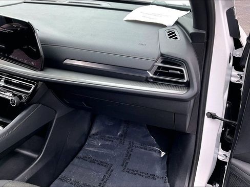 Used 2024 Chevrolet Traverse LT image 19