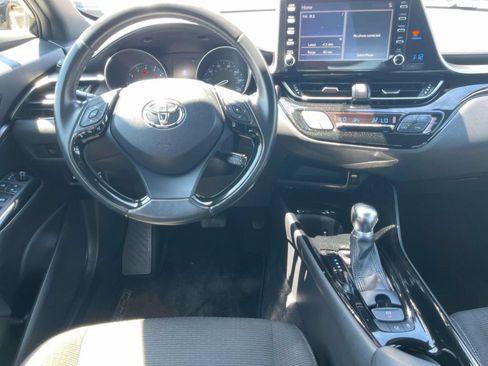 Used 2019 Toyota C-HR XLE FWD image 17