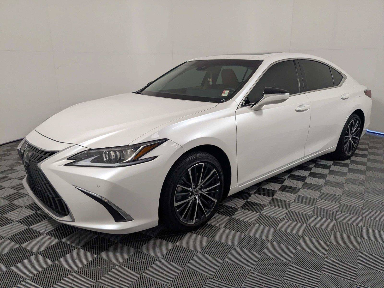 Used 2025 Lexus ES 350 w/ Premium Package FWD image 2