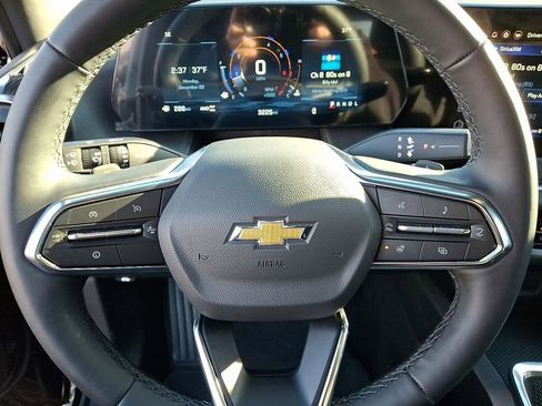 Used 2026 Chevrolet Equinox LT image 24