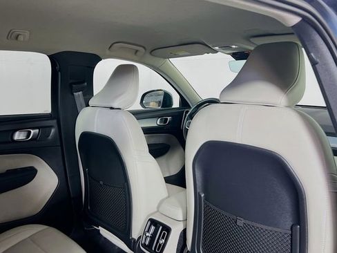 Used 2021 Volvo XC40 T5 Momentum w/ Protection Package Premier image 8