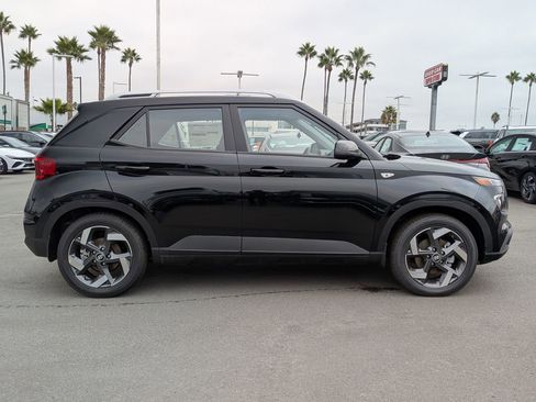 New 2025 Hyundai Venue SEL image 5