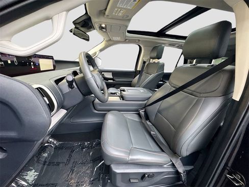 Used 2025 Ford Expedition Active image 12