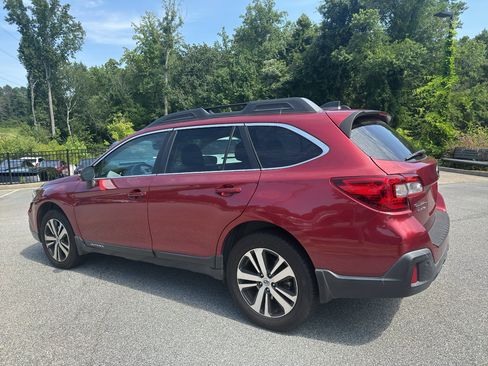 Used 2018 Subaru Outback 2.5i Limited AWD/4WD image 2