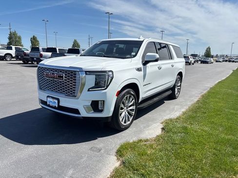 Used 2021 GMC Yukon XL Denali w/ Advanced Technology Package AWD/4WD image 7