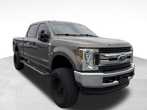 Used 2018 Ford F250 XLT AWD/4WD image 2