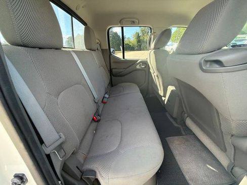Used 2014 Nissan Frontier SV w/ SV Value Truck Package RWD image 14