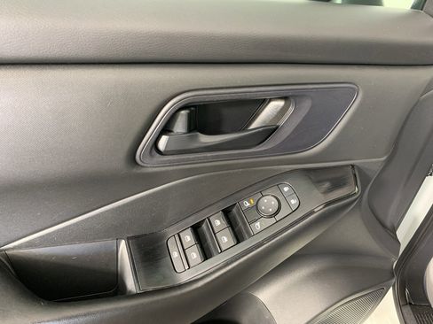 Used 2024 Nissan Rogue S FWD image 13