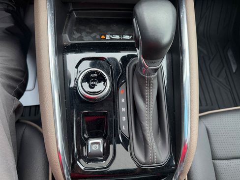 Used 2025 GMC Canyon Denali AWD/4WD image 19