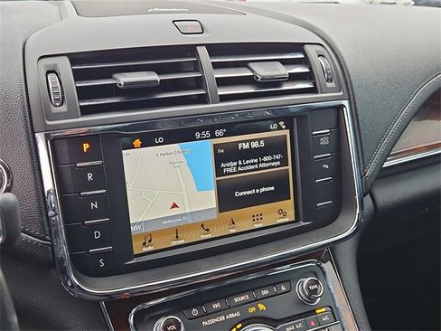 Used 2018 Lincoln Continental Reserve image 25