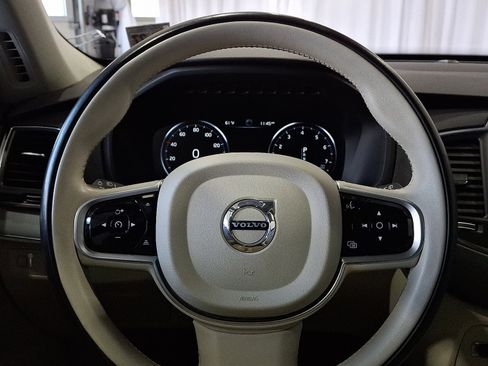 Used 2022 Volvo XC90 T5 Momentum image 19