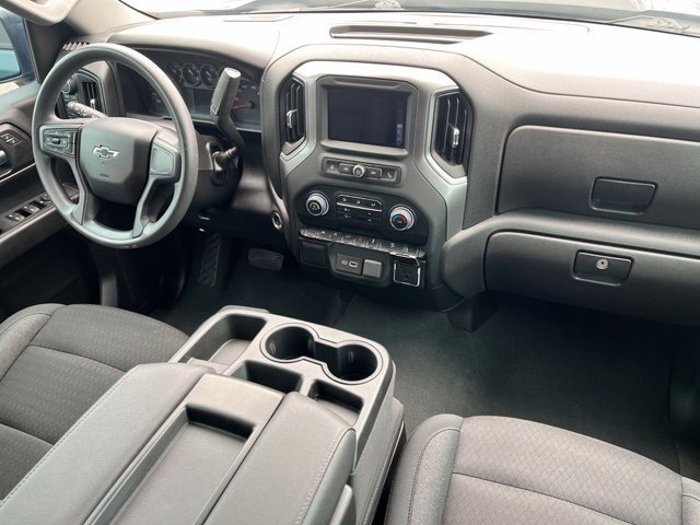 Used 2024 Chevrolet Silverado 1500 Custom Trail Boss w/ Turbomax Blackout Package AWD/4WD image 17