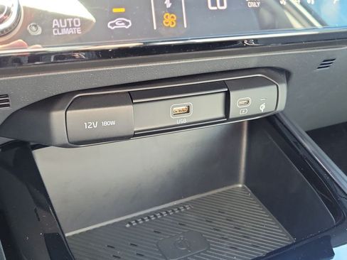 New 2026 Kia Niro EX FWD image 33