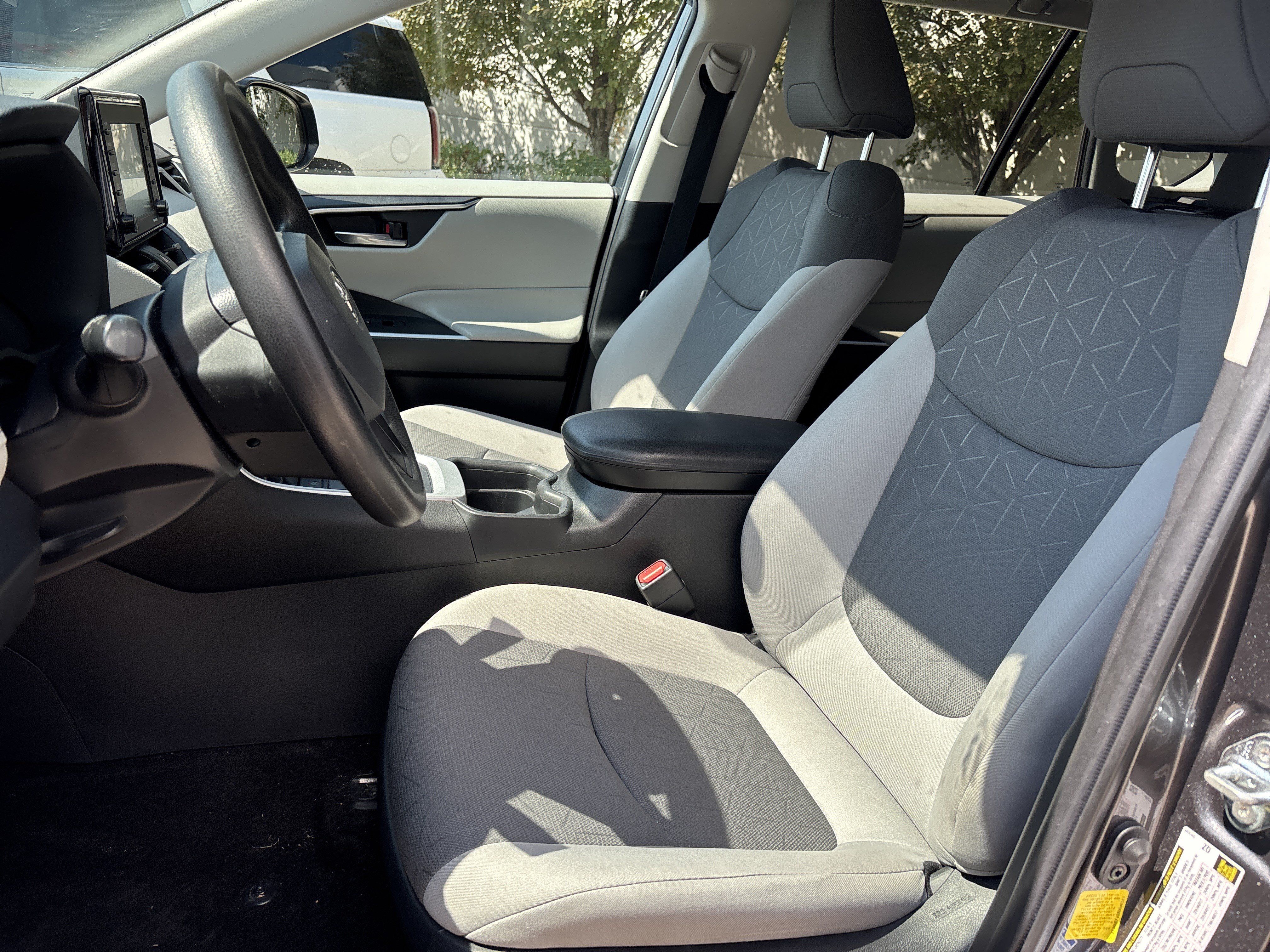Used 2021 Toyota RAV4 XLE AWD/4WD image 15