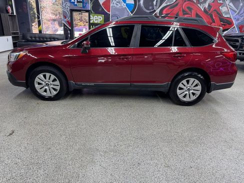 Used 2017 Subaru Outback 2.5i Premium image 2