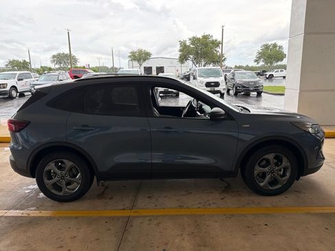 Used 2025 Ford Escape ST-Line w/ Equipment Group 301A FWD image 2