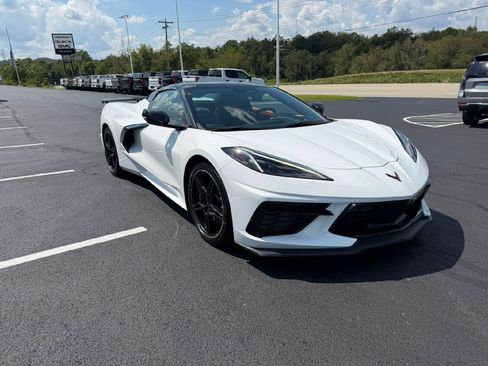 Used 2025 Chevrolet Corvette Stingray Premium Conv w/ Z51 Performance Package RWD image 8