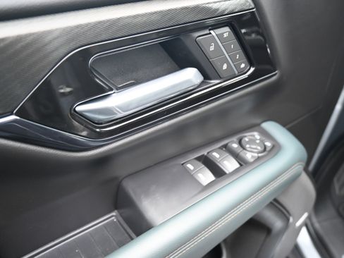 Used 2025 GMC Yukon XL AT4 w/ AT4 Premium Package image 18