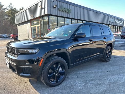 Used 2025 Jeep Grand Cherokee L Limited w/ Black Appearance Package image 7