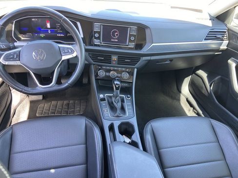 Used 2024 Volkswagen Jetta SE FWD image 15