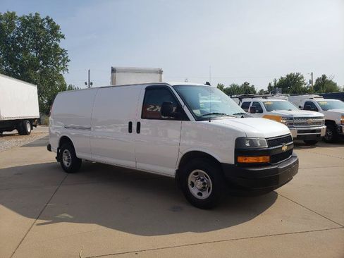 Used 2020 Chevrolet Express 3500 Extended w/ Driver Convenience Package RWD image 5