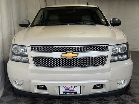 Used 2014 Chevrolet Suburban LTZ image 2