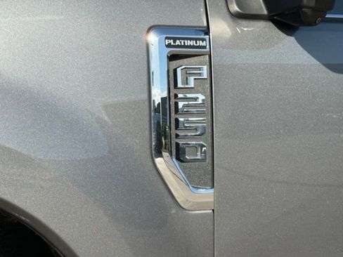 Certified 2022 Ford F250 Platinum w/ FX4 Off-Road Package AWD/4WD image 11