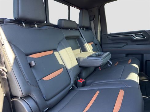 Used 2025 GMC Sierra 2500 AT4 w/ AT4 Premium Plus Package image 18
