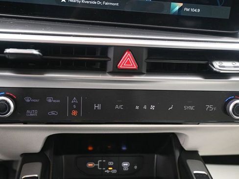 Used 2025 Kia Sorento S AWD/4WD image 12