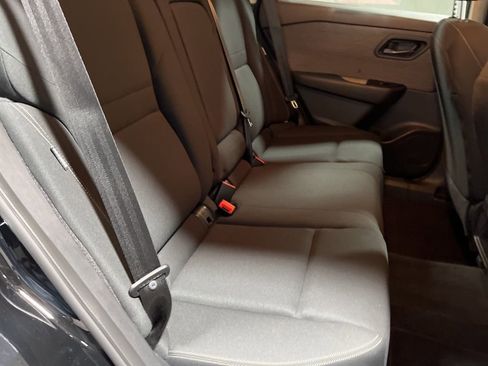 Used 2023 Nissan Rogue S image 11