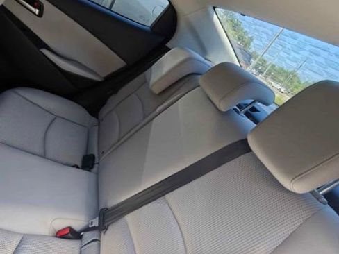 Used 2019 Toyota Yaris LE image 8