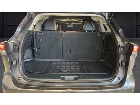 Used 2021 Toyota Highlander XLE AWD/4WD image 26