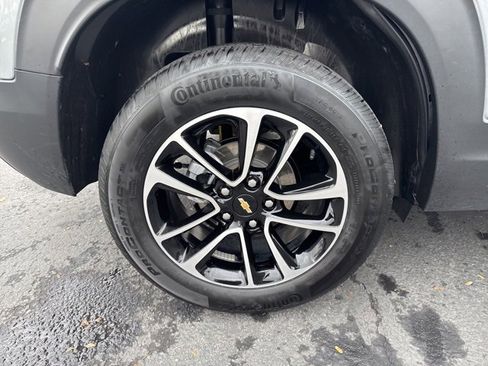 Used 2025 Chevrolet TrailBlazer LT image 9