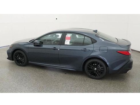 Used 2026 Toyota Camry SE FWD image 4