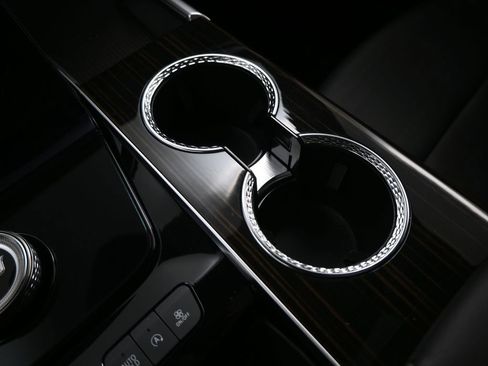 Used 2025 Cadillac Escalade ESV Premium Luxury image 18