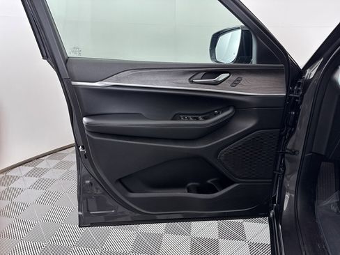 New 2025 Jeep Grand Cherokee Limited image 30