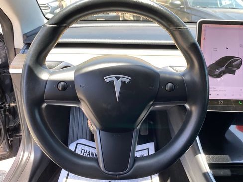 Used 2018 Tesla Model 3 Mid Range RWD image 9