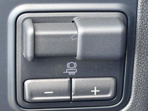 Used 2025 Chevrolet Tahoe High Country AWD/4WD image 19