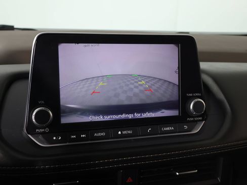 Used 2023 Nissan Rogue S AWD/4WD image 6