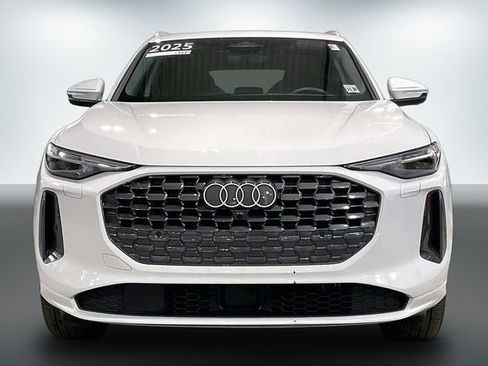 Used 2025 Audi Q5 Premium Plus w/ Premium Plus AWD/4WD image 3