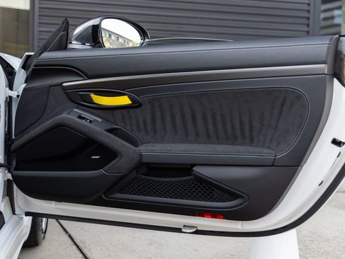 Certified 2025 Porsche 718 Boxster Spyder RS RWD image 37