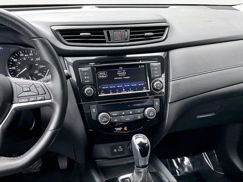 Used 2020 Nissan Rogue SV image 9
