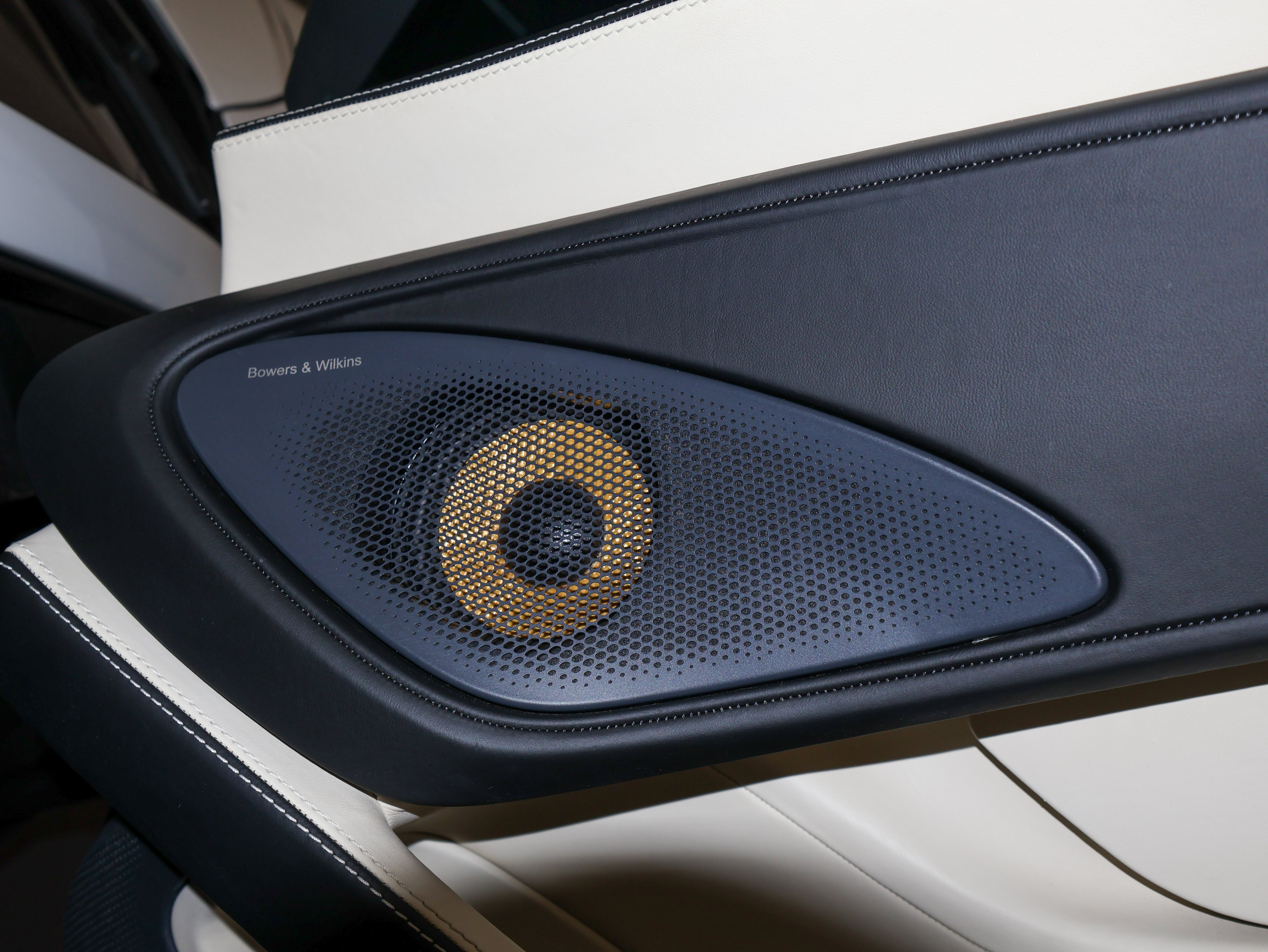 Used 2018 McLaren 570S RWD image 43